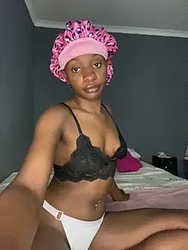 LonelyQueenxx25 online show from 02/01/26, 06:17