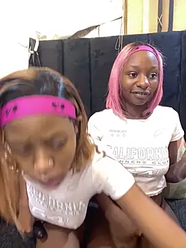 LonelyQueenxx25 online show from 03/22/26, 07:04