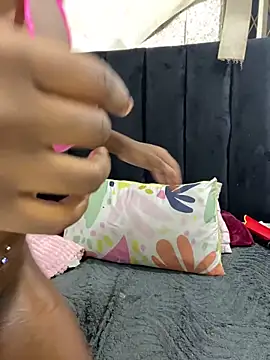 LonelyQueenxx25 online show from 02/26/26, 09:37