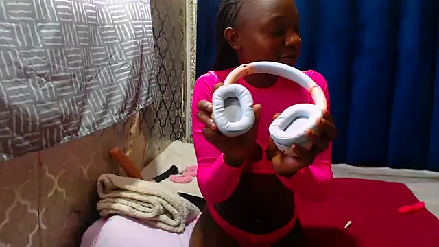 LonelyQueenxx25 online show from 10/26/25, 09:20