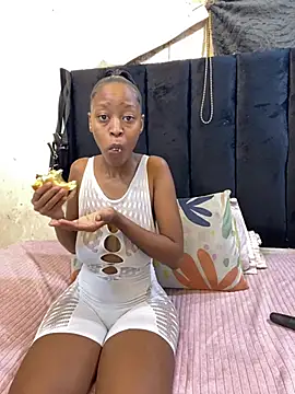 LonelyQueenxx25 online show from 03/13/26, 08:36