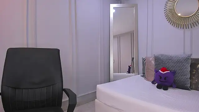 CharlotteBrownn  online show from 12/23/25, 04:34