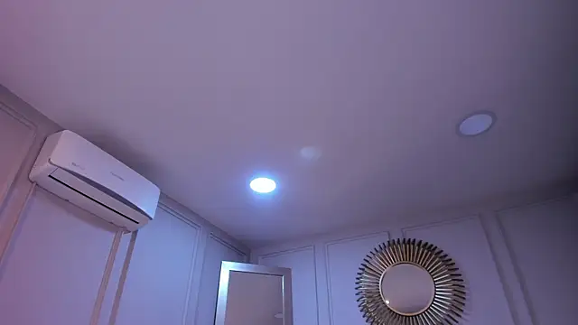 CharlotteBrownn  online show from 12/21/25, 04:36