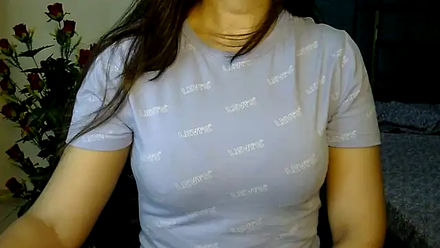 Snapshot of Rumi_cute chatting on 06/18/26, 04:12 Rumi cute online show from 06/18/26, 04:12