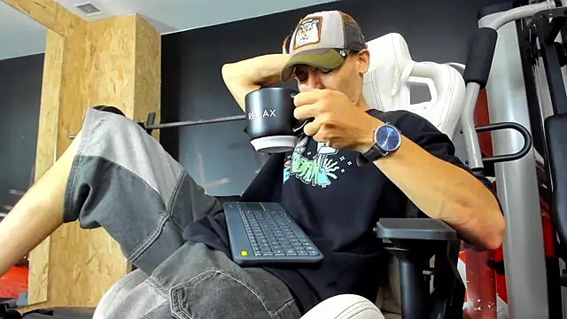 AlessandroKiing online show from 05/18/26, 10:58