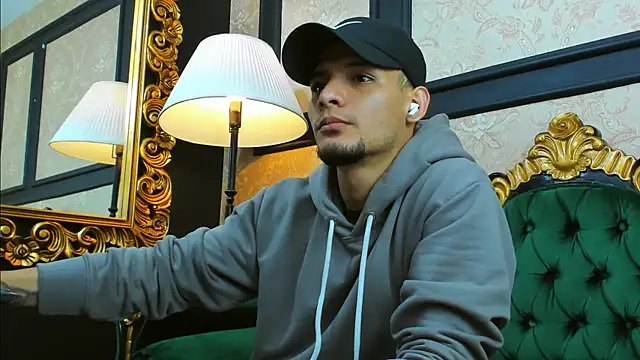 Snapshot of AlessandroKiing chatting on 08/03/26, 10:36 AlessandroKiing online show from 08/03/26, 10:36