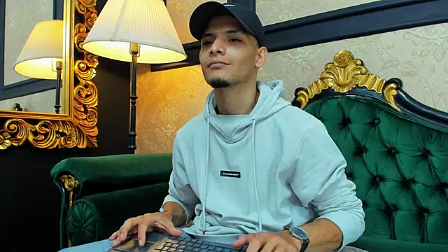AlessandroKiing online show from 05/25/26, 09:35