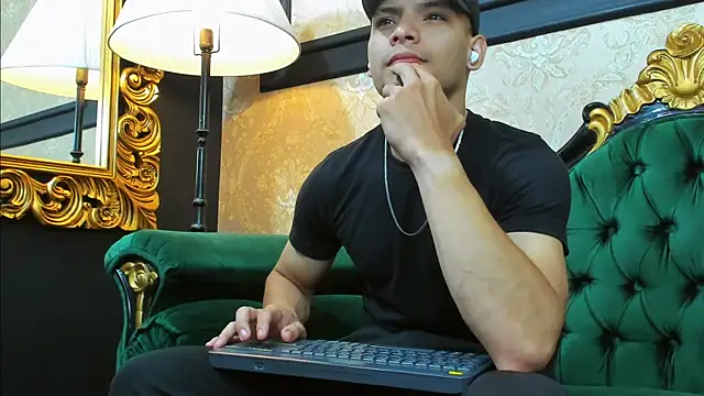 Snapshot of AlessandroKiing chatting on 07/16/26, 10:07 AlessandroKiing online show from 07/16/26, 10:07