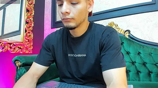 AlessandroKiing online show from 09/18/25, 01:47