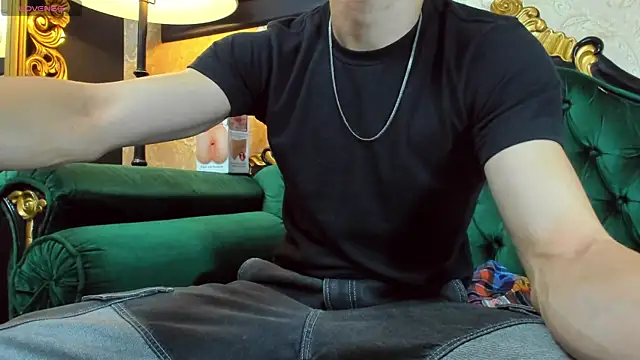 AlessandroKiing online show from 03/31/26, 09:17