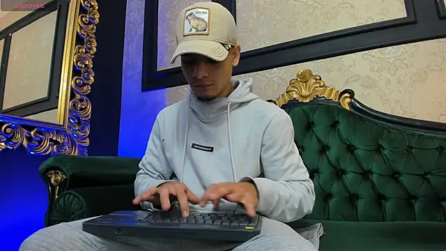 AlessandroKiing online show from 09/28/25, 02:35