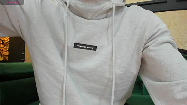 AlessandroKiing online show from 04/17/26, 10:56