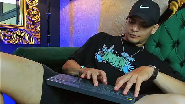 Snapshot of AlessandroKiing chatting on 07/18/26, 11:13 AlessandroKiing online show from 07/18/26, 11:13