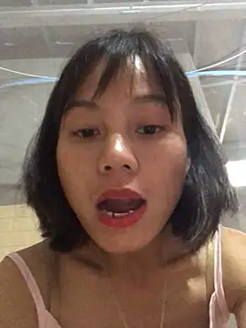 Snapshot of QuingLin chatting on 10/15/25, 06:44 QuingLin online show from 10/15/25, 06:44