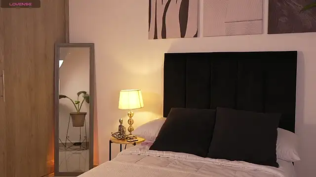 izzyvega   online show from 03/25/26, 12:33