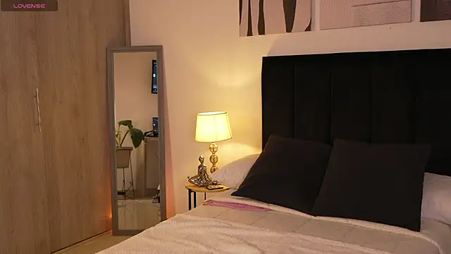 izzyvega   online show from 03/10/26, 02:37