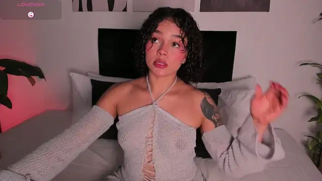 izzyvega   online show from 10/05/25, 10:33