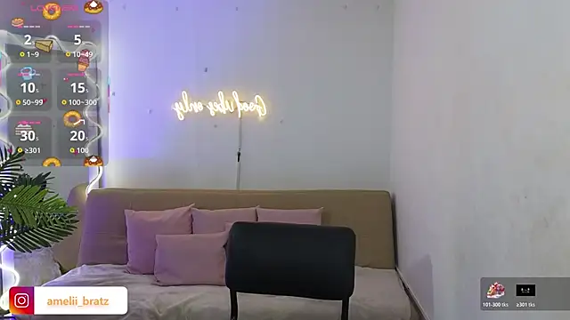 Snapshot of Ameliiaa_tay chatting on 10/23/25, 11:42 Ameliiaa tay online show from 10/23/25, 11:42