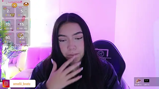 Snapshot of Ameliiaa_tay chatting on 11/18/25, 11:35 Ameliiaa tay online show from 11/18/25, 11:35