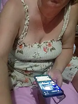 Snapshot of Sugarloveless chatting on 09/17/25, 11:40 Sugarloveless online show from 09/17/25, 11:40