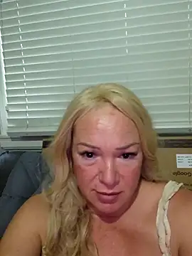 Snapshot of Sugarloveless chatting on 09/28/25, 12:17 Sugarloveless online show from 09/28/25, 12:17