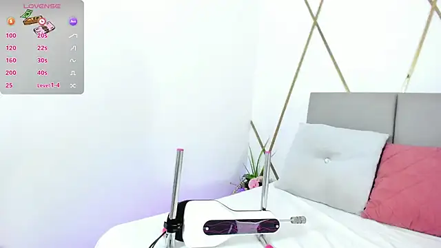 Snapshot of Venuswilds chatting on 09/15/25, 11:32 Venuswilds online show from 09/15/25, 11:32