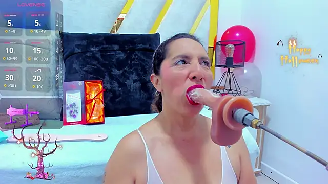 Luna Naughty1 online show from 11/10/25, 05:18