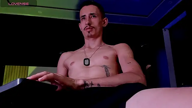 Damartinez27 online show from 10/31/25, 04:31