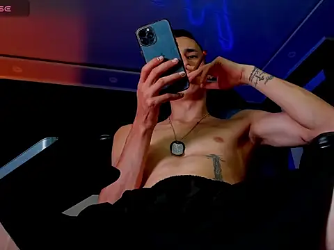 Damartinez27 online show from 11/12/25, 09:24