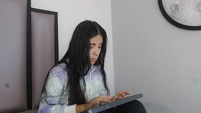 Lucy-23 online show from 11/26/25, 04:12