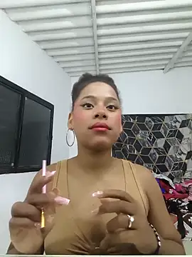 Snapshot of Mia-sensual chatting on 09/20/25, 04:17 Mia-sensual online show from 09/20/25, 04:17