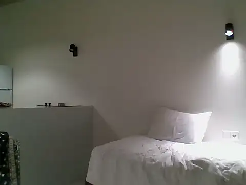 ALICAINWONDERLAND online show from 10/09/25, 03:45