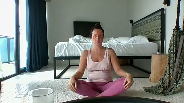 ALICAINWONDERLAND online show from 10/10/25, 09:21