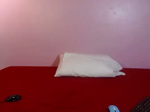 Snapshot of Solecito_TransHott chatting on 10/21/25, 01:10 Solecito TransHott online show from 10/21/25, 01:10
