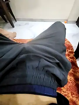 Snapshot of coupleyug chatting on 09/19/25, 06:12 coupleyug online show from 09/19/25, 06:12