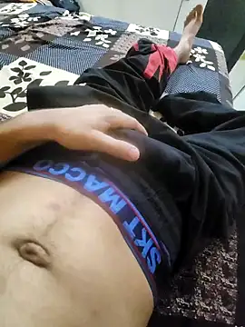 Snapshot of coupleyug chatting on 11/08/25, 02:20 coupleyug online show from 11/08/25, 02:20