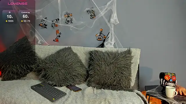 AaronFuentes7 online show from 10/11/25, 06:09