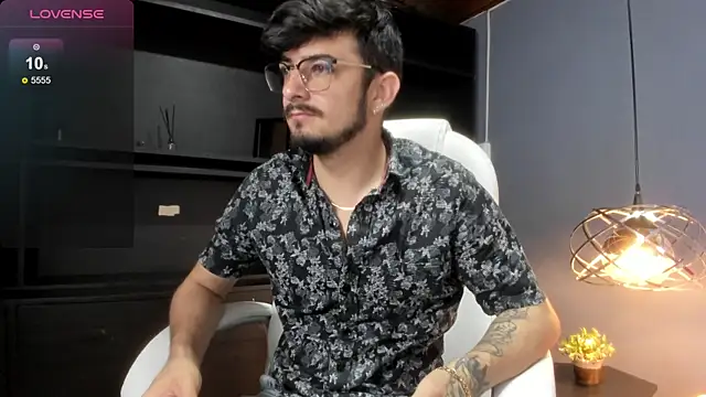 AaronFuentes7 online show from 09/24/25, 05:41
