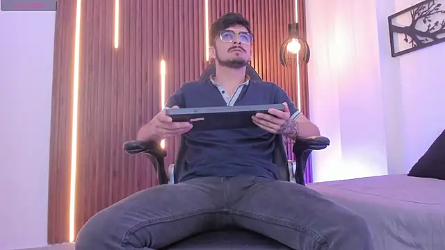 AaronFuentes7 online show from 09/27/25, 07:31