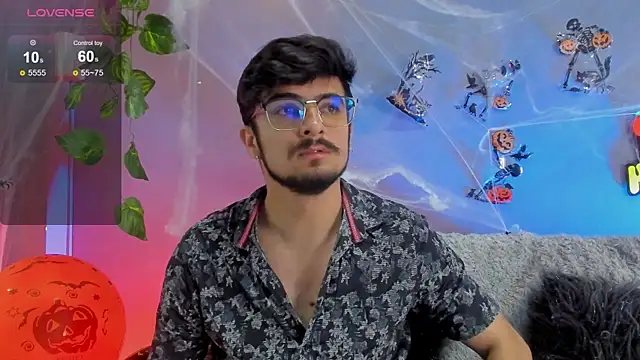 AaronFuentes7 online show from 10/15/25, 06:38