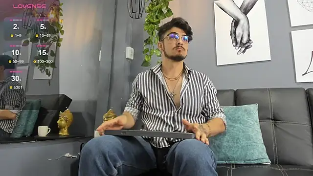 AaronFuentes7 online show from 09/19/25, 06:01