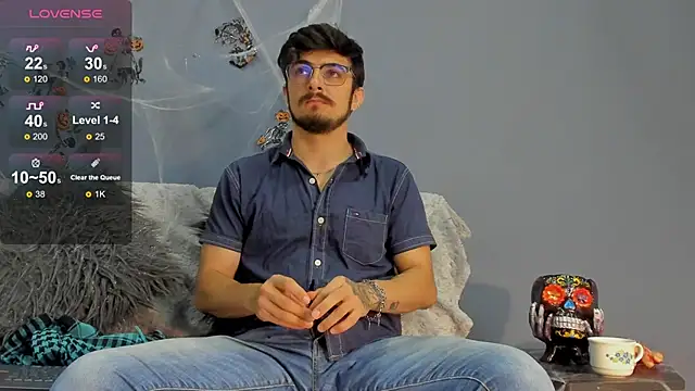 AaronFuentes7 online show from 10/14/25, 06:52
