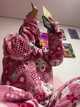 larsonbeverly online show from 03/23/26, 04:01