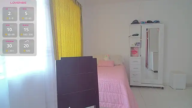 Snapshot of violetta_blackk chatting on 09/24/25, 05:30 violetta blackk online show from 09/24/25, 05:30
