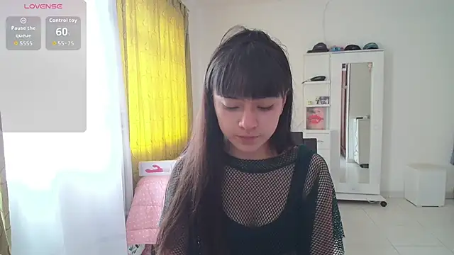 Snapshot of violetta_blackk chatting on 09/25/25, 04:35 violetta blackk online show from 09/25/25, 04:35
