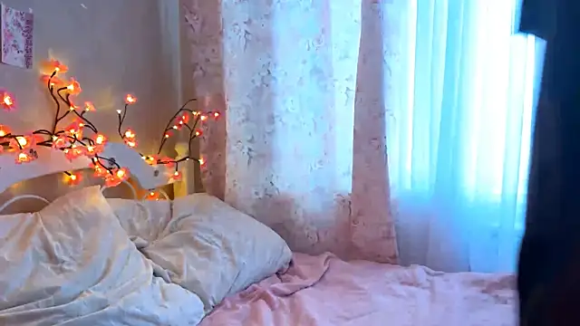 AxyKitten online show from 10/31/25, 09:39