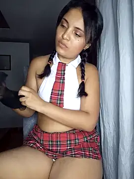 Snapshot of VALERYY_ROSE_ chatting on 10/05/25, 05:31 VALERYY ROSE online show from 10/05/25, 05:31
