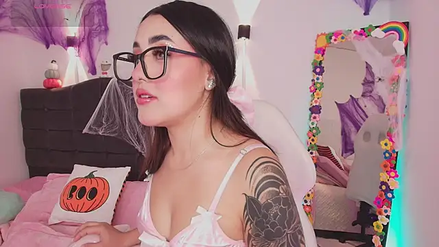 justonecute online show from 10/16/25, 12:08