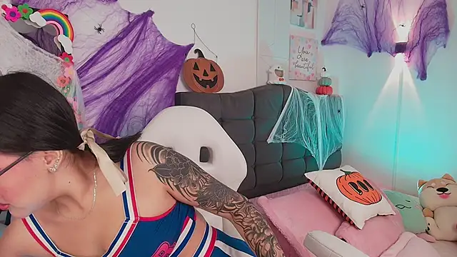 justonecute online show from 10/14/25, 11:36