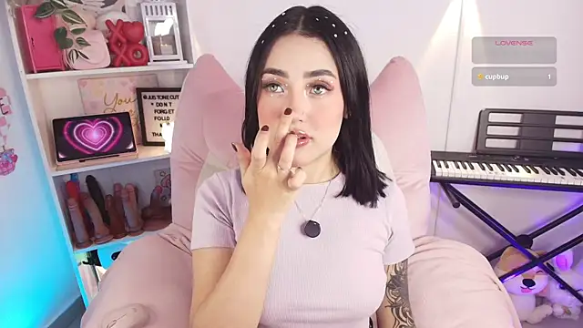 justonecute online show from 03/21/26, 12:12